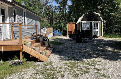 Victoria Beach Cabin | Cozy cabin with a new bunkie & out door shower in Victoria Beach restricted area