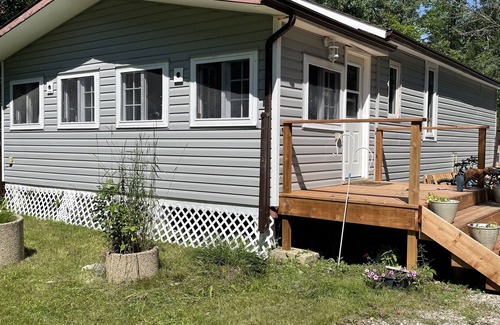Victoria Beach Cabin | Cozy cabin with a new bunkie & out door shower in Victoria Beach restricted area