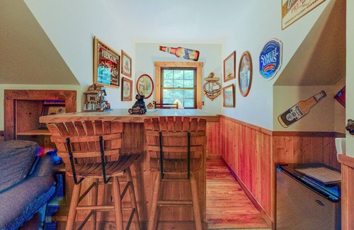 Sky Valley Cabin | Cozy Cabin with Hot Tub, Lake Access, Screened Porch, & Firepit