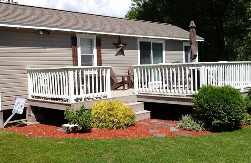 Monmouth Cabin | Cozy Cabin with Sandy Beach