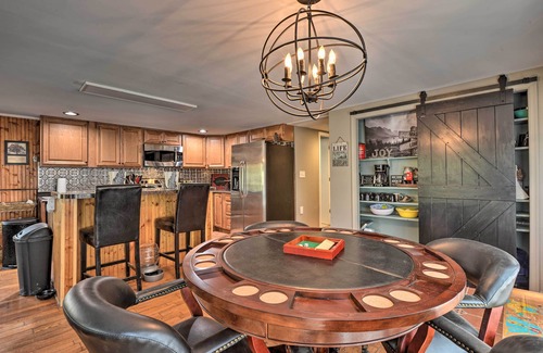 High View Cabin | Cozy Cabin with Sunroom & Cacapon River Access!