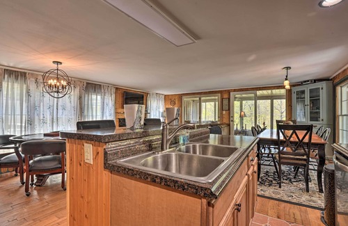 High View Cabin | Cozy Cabin with Sunroom & Cacapon River Access!