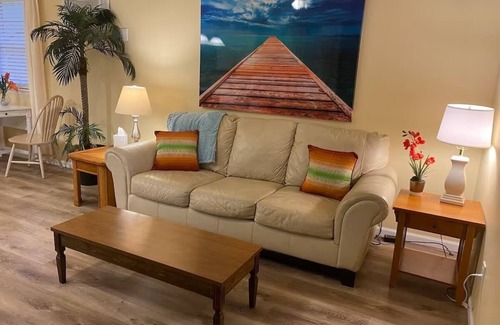Ferris Cabin | Cozy cabin with WiFi and AC in lovely Ferris!