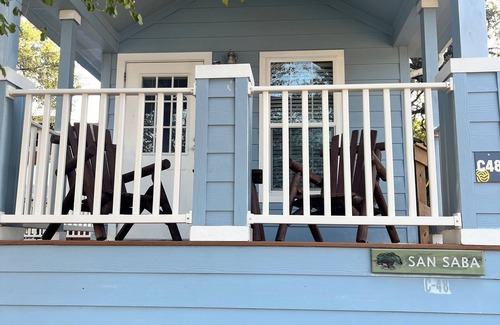 La Hacienda Estates Cabin | Cozy cabin with WiFi, fitness room in cool Austin