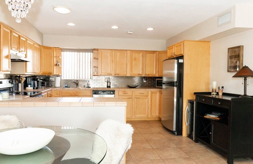 Southwest Village Condo | Cozy Cactus Condo - Walk to Old Town - Sleeps 6