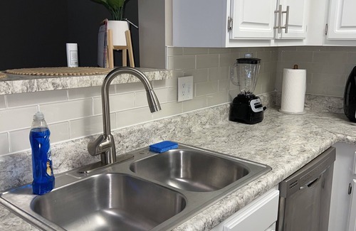 Buford Highway Apartment | Cozy Calm & Modern Apartment In The Heart of Buckhead, Atlanta