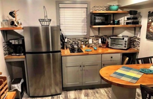 Newnan Apartment | Cozy Camellia in Historic Downtown Newnan