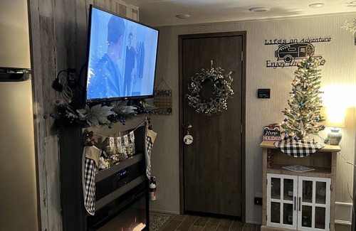 Seneca RV Rental | Cozy camper in Clemson Hills. 5 minutes from Clemson University. Pet friendly!