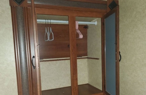 Milton House | Cozy camper in the country under construction