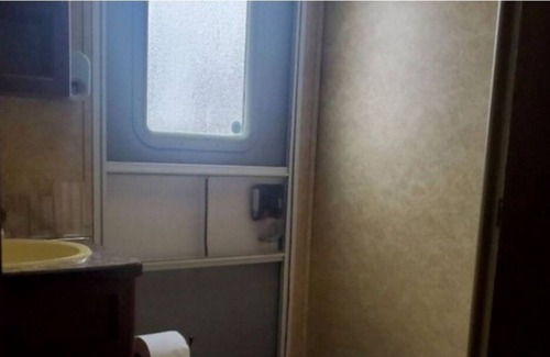 Milton House | Cozy camper in the country under construction