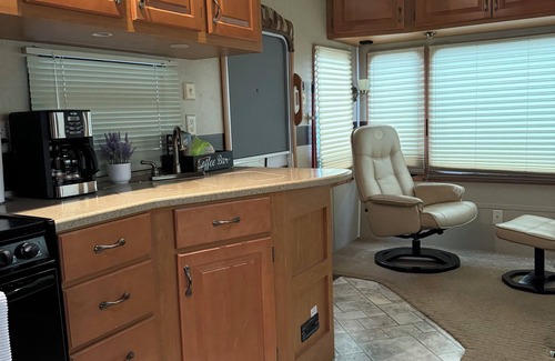 Southwest Bend House | Cozy camper in the heart of Central Oregon