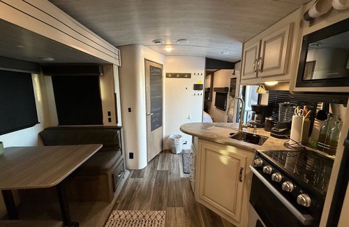 Richland House | “Cozy Campervanza"
