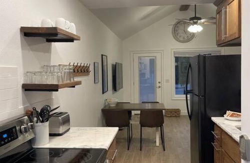 Grove House | Cozy Carey Bay Cottages in Grove on Grand Lake