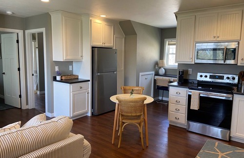 Baileys Harbor House | Cozy carriage house a 5 minute walk to all downtown Baileys Harbor has to offer!