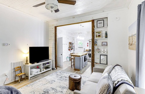 Carterville House | Cozy Carterville Home: 3 Mi to Crab Orchard Lake!