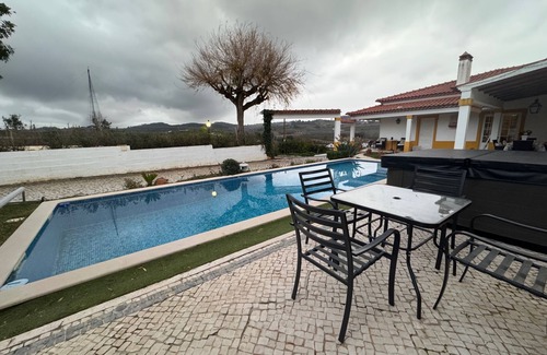 Alcobaca House | Cozy Casa Vimeiro Retreat