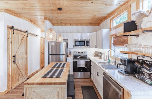 Madison House | Cozy Casita w/Fire Pit-Unit A