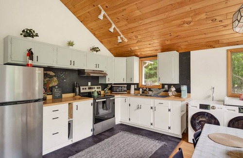 Prattsville Cabin | Cozy Catskills Cabin w/Wood-Fired Hot Tub, Firepit & Starry Skies