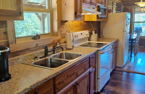 Sand Gap Cabin | Cozy Cedar Lodge surrounded by Ozark National Forest with great views!
