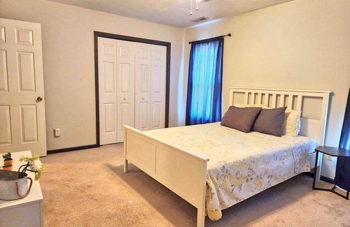 Greenbrier West House | Cozy Center Coastal Getaway! Close to Beaches, Bases and Hospitals.