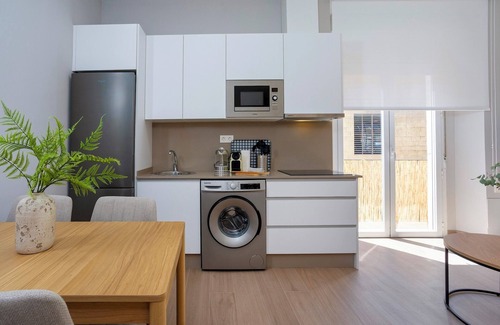 Ensanche Centro Apartment | Cozy Central 2BD Apt in Málaga. Trinidad Grund A