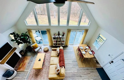 Ridgeway Ski Chalet | Cozy Chalet, 5-acres, Newly Renovated with WiFi, Deck, Fire Pit & Grill