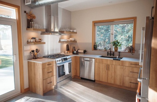 British Columbia Interior Ski Chalet | Cozy chalet among the trees. Enjoy a quiet retreat near town and attractions!