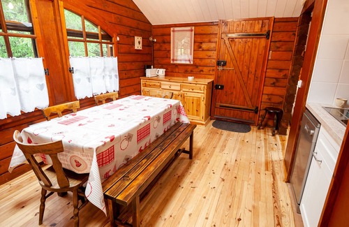 Saint-Crepin Ski Chalet | Cozy chalet and its 1000 m2 garden