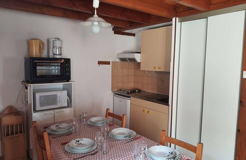 Cauterets Apartment | Cozy Chalet for 5, Garden, Parking, Near Lift, 37m², South-Facing