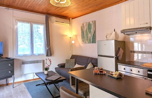 Pesmes Cottage | Cozy chalet in Pesmes with private terrace