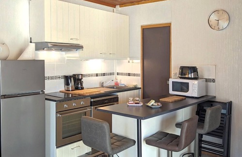 Pesmes Cottage | Cozy chalet in Pesmes with private terrace