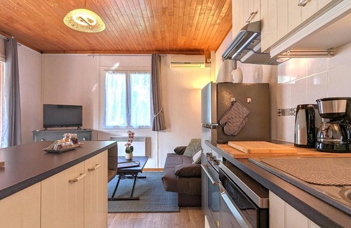 Pesmes Cottage | Cozy chalet in Pesmes with private terrace