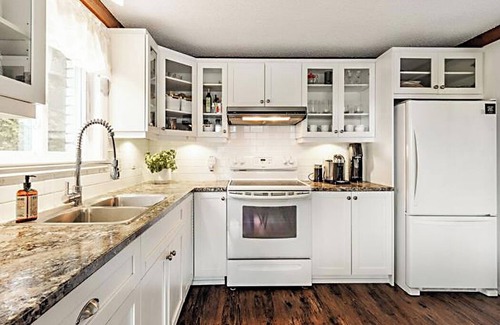 Lac-Brome Ski Chalet | Cozy chalet overlooking Lac-Brome