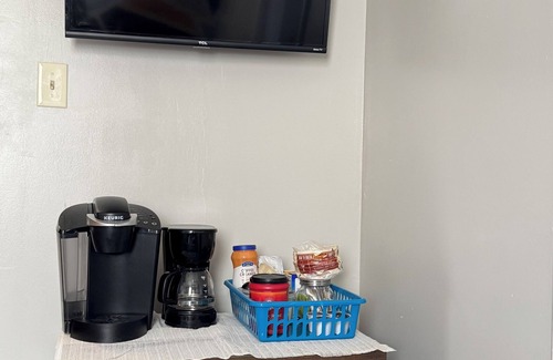 Southeast Houston House | Cozy chalet with WiFi and AC in fabulous Houston