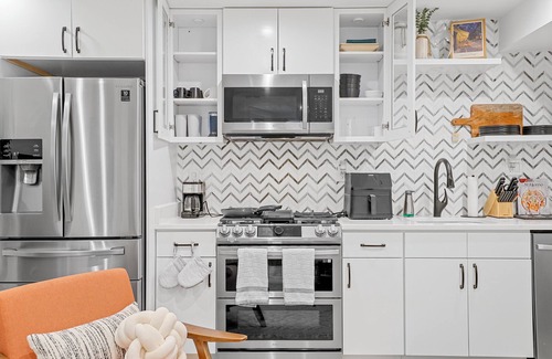 Dupont Circle Apartment | Cozy & Charming 2-Bedroom Apartment in the Heart of Dupont Circle!