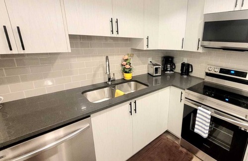 Southeast Calgary House | Cozy & Clean 2Bedrms (2 Queen Beds) + Free Street Parking