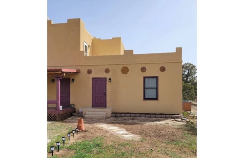 Walsenburg Apartment | Cozy & Clean Casita w/Hammocks & Disc Golfn