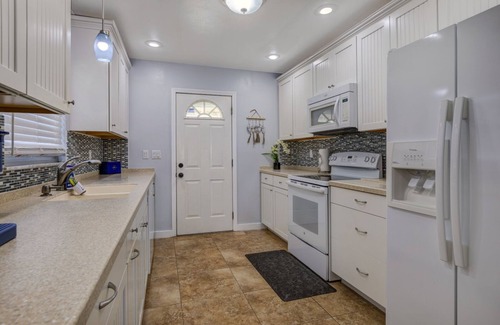 Clermont House | Cozy, Close to downtown Lake View home.