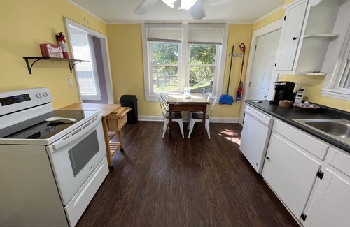 Green Mountain Cottage | Cozy Clover Dell Cottage on Jacks Creek, Near Burnsville, NC