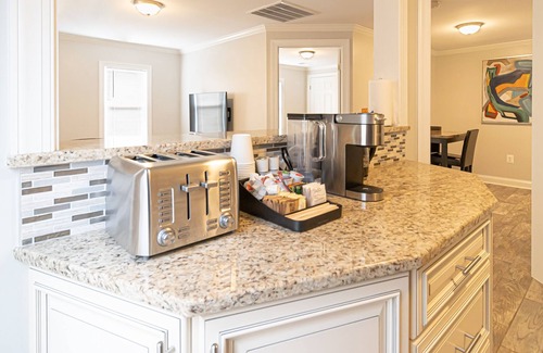 Springfield House | Cozy - Coffee/Tea bar - Kitchen- Bath - Work Station- Monitor