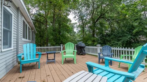 Malletts Bay House | Cozy Colchester Cabin near Lake