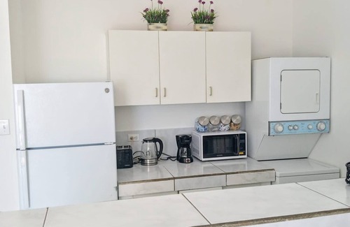 Cole Bay Apartment | Cozy, Cole Bay, one bedroom with security and free parking