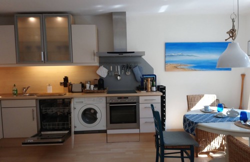 Insel Apartment | Cozy, comfortable, 1 Bedrm, Lvrm, Full Kit, Rooftop Terrace w. Lakeview, 2 Pers