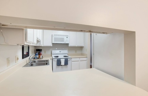 Greenville House | Cozy, Comfortable 2/1.5 Condo! Queen Beds, Fully Stocked Kitchen