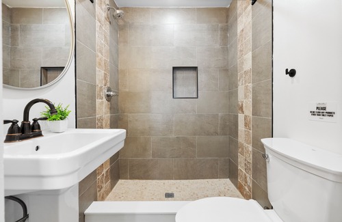 Wynnefield Apartment | Cozy Comfortable and Quiet Double-bed Suite