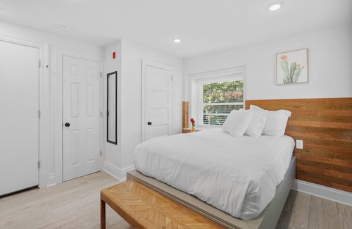 Wynnefield Apartment | Cozy Comfortable and Quiet Double-bed Suite