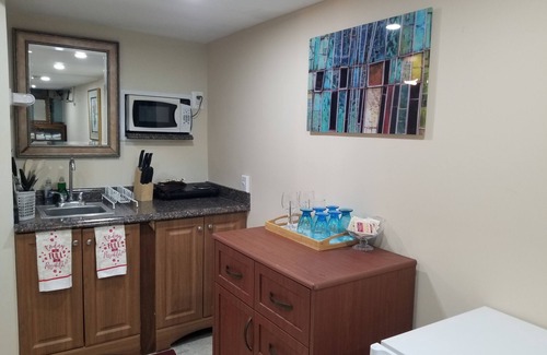 West Falls Church Apartment | Cozy, comfortable, elegant apartment suite in Northern VA