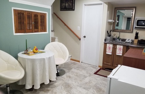 West Falls Church Apartment | Cozy, comfortable, elegant apartment suite in Northern VA