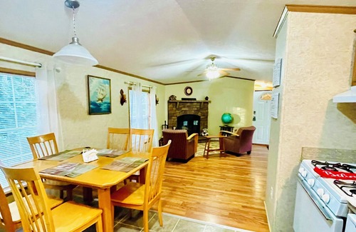 Island Falls House | COZY & COMFORTABLE MOBILE HOME IN DYER BROOK MAINE
