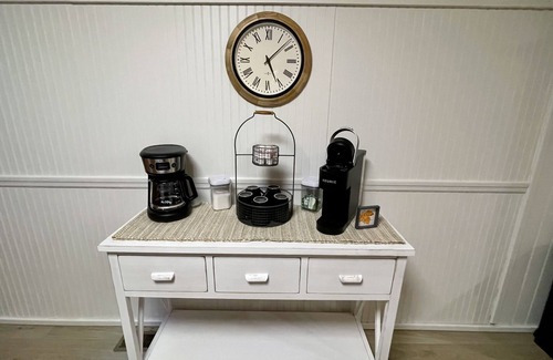 Farmers Cabin | Cozy, Comfy Cabin minutes from Cave Run Lake, I-64, App Harvest, and Morehead.